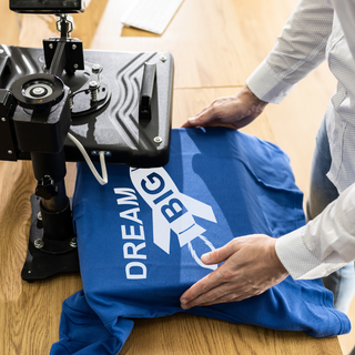 Presse à chaud avec t-shirt personnalisé